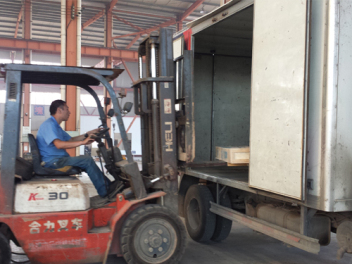 魯磁科技每天都在給客戶發(fā)磁力吸盤產(chǎn)品 讓客戶盡早用上魯磁的產(chǎn)品