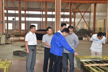 【魯磁動(dòng)態(tài)】泰安鴻盛劉總一行來(lái)魯磁科技考察起重電磁鐵生產(chǎn)進(jìn)度。