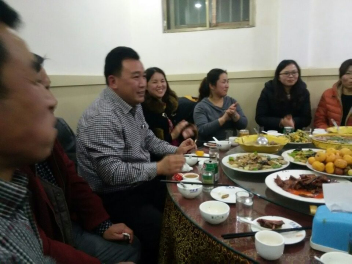 10月份實(shí)現(xiàn)銷售計(jì)劃目標(biāo)魯磁領(lǐng)導(dǎo)犒勞員工小聚呦