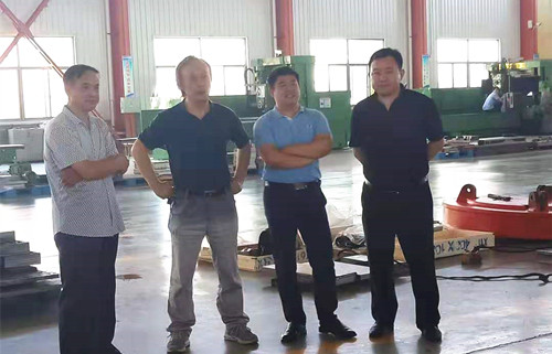 山東臨清靳市長頂著酷暑來山東魯磁視察