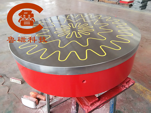 按動(dòng)電磁吸盤充磁控制按鈕即可完成工件定位