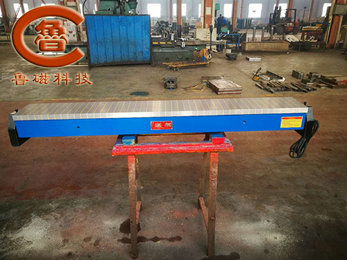 回轉(zhuǎn)電磁吸盤可在正負(fù)45度內(nèi)調(diào)整角度