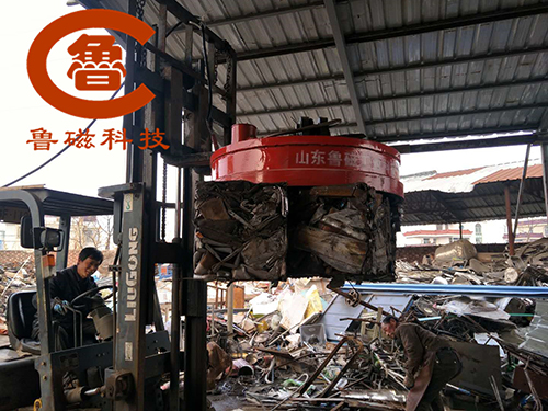 廢鋼起重電磁鐵配挖機(jī)、叉車秒變搬運(yùn)能手