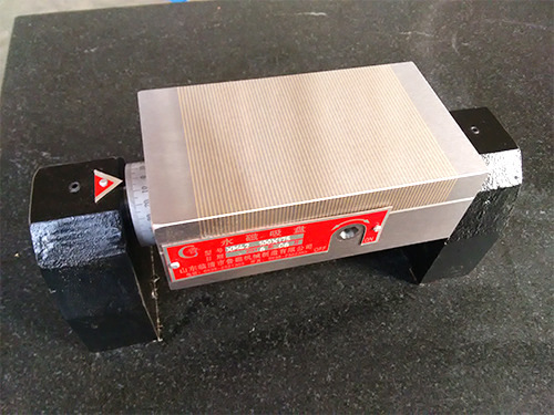 新式回轉(zhuǎn)永磁吸盤(pán) 新式回轉(zhuǎn)永磁吸盤(pán)